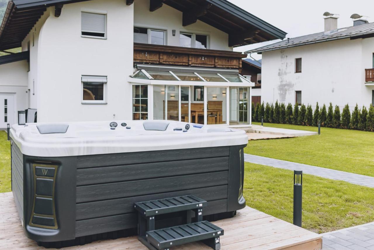 Spa Chalet By We Rent Zell am See Bagian luar foto